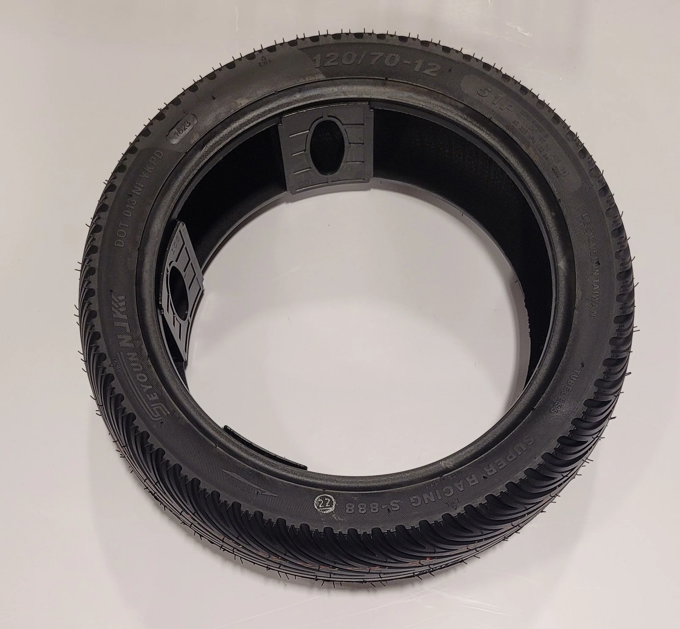 G2000 Front/Rear Tire (120/70-12)